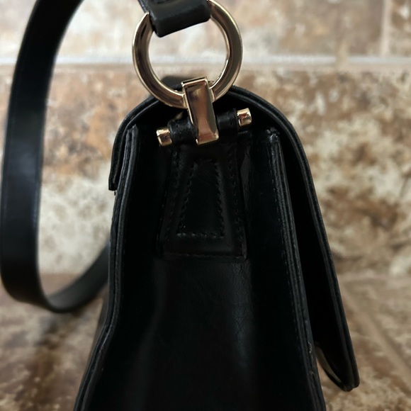 Classic small black Liz Claiborne handbag -l never used - Picture 3 of 7